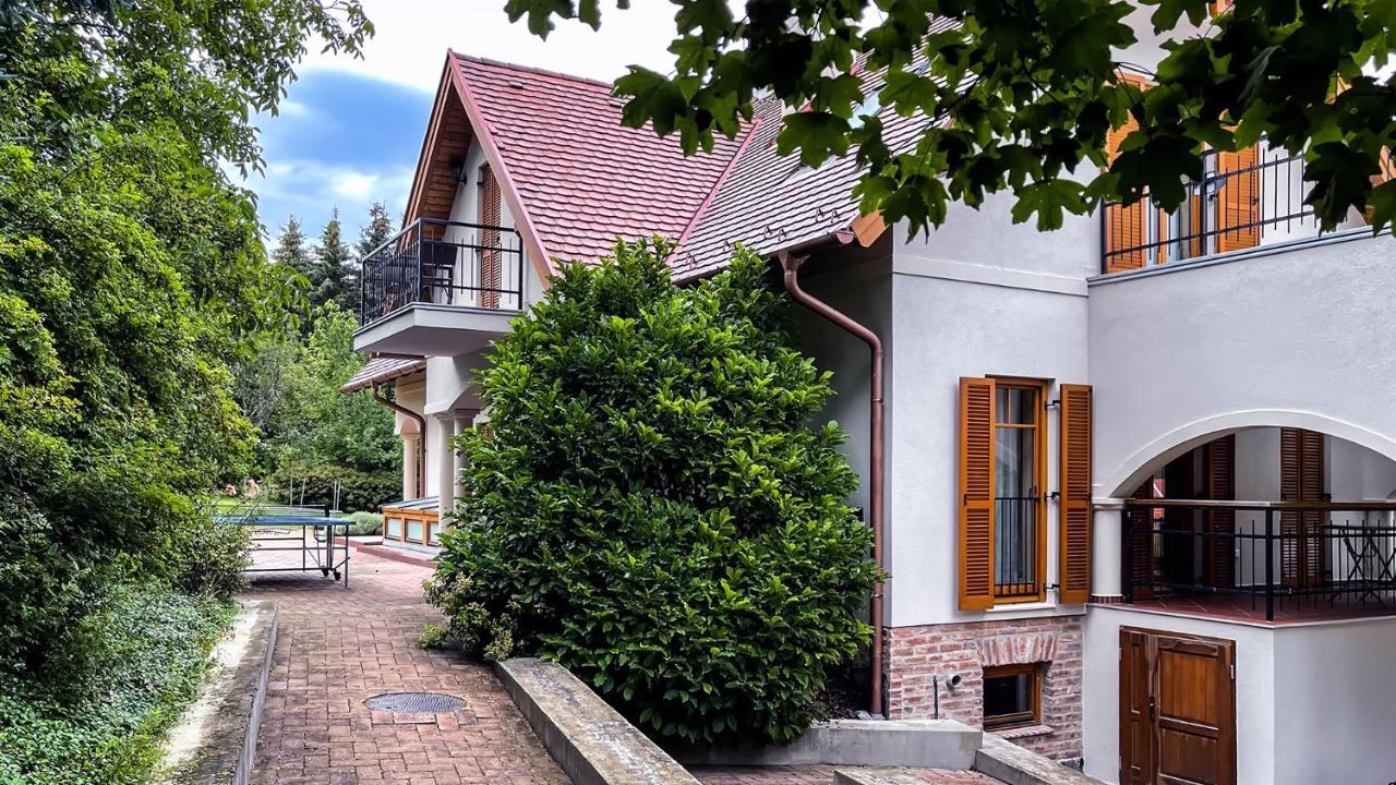 Ozkut Apartmanhaz Olmod Exterior photo