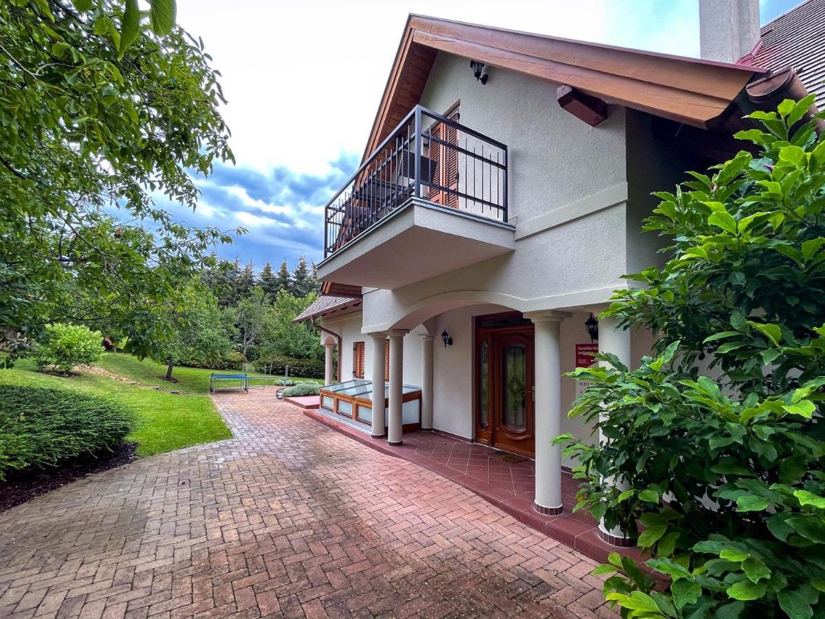 Ozkut Apartmanhaz Olmod Exterior photo